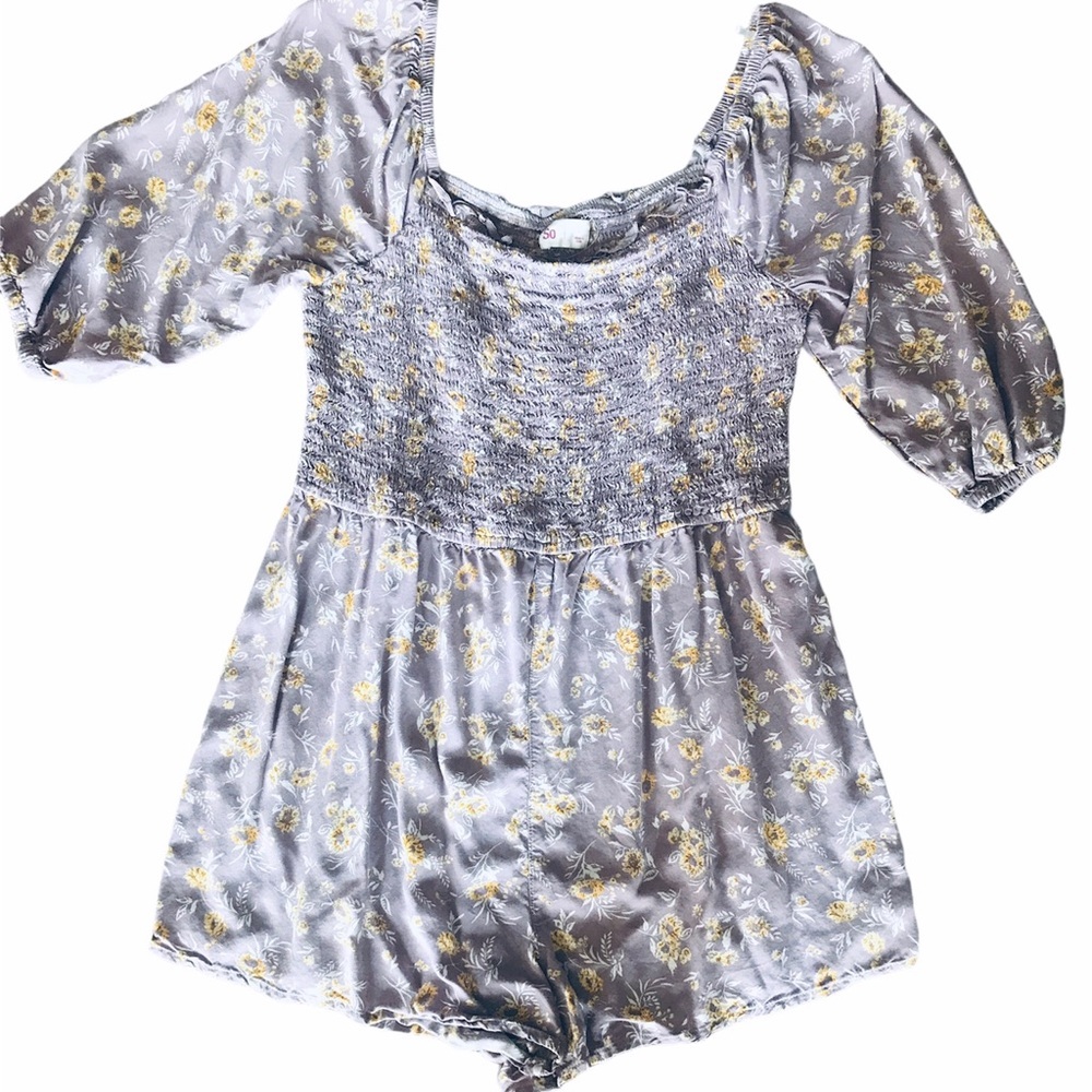 SO women’s large purple flower romper. Size L.